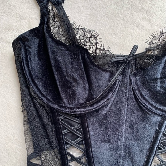 Victoria’s Secret Dream Angels Black Velvet Bustier Top - Picture 2 of 9